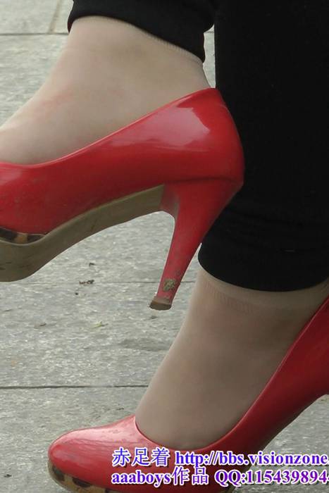 [赤足者高清视频]ID0079 红色高跟鞋 休息的少妇