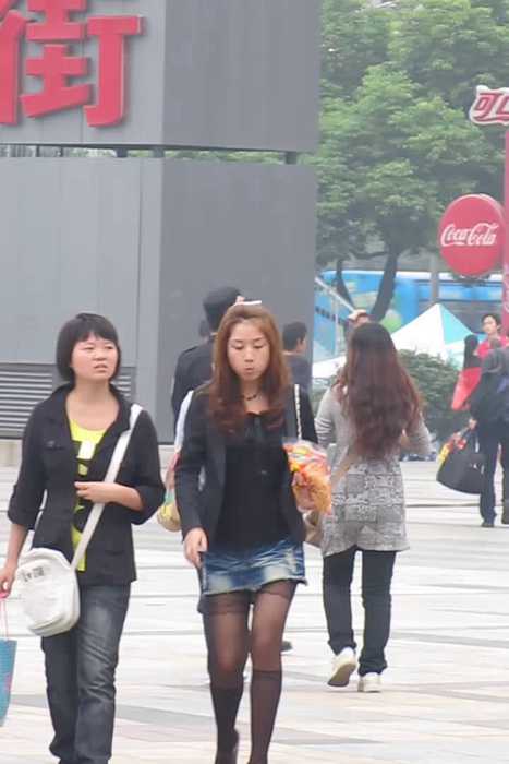 [大忽悠买丝袜街拍视频]ID0522 2013.1.13包臀粉裙肉丝制服学生被猥琐春