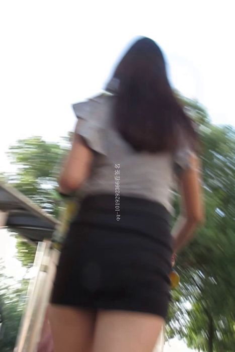 [大忽悠买丝袜街拍视频]ID0625 2013.1.8【忽悠】买长腿裤裙清纯美女丝