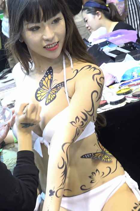 [各类性感视频]ID0343 台湾国际纹身艺术展比基尼人体彩绘 [MP4-325M]-