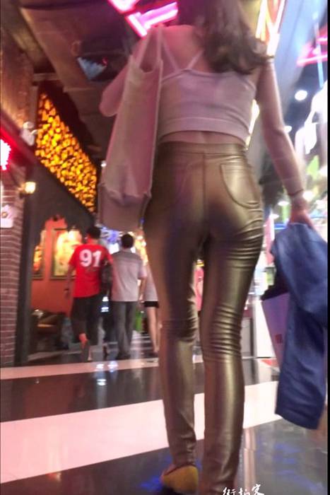 [街拍客视频]jx0003 超极品金色紧身长裤大长腿美女