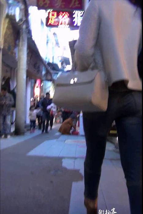 [街拍客视频]jx0605 成熟牛仔紧身裤翘臀美女