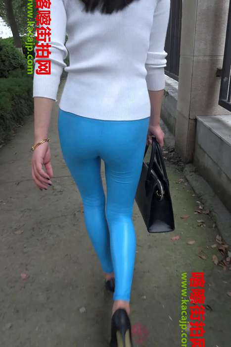 [紧身裤私拍写真视频]ID0139 小雨美女蓝色皮裤视频--性感提示：闪亮