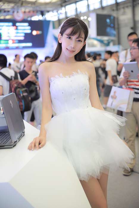 [唯美写真杂集]ID0058 2015 Chinajoy 本届最美Showgirl陈潇[60P120M]--性感提示：F杯美女双唇勾引偷情装