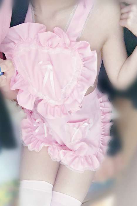 [萝莉液液酱YeYe写真]ID0035 粉色围裙--性感提示：婷袅全身丝袜胴体诱